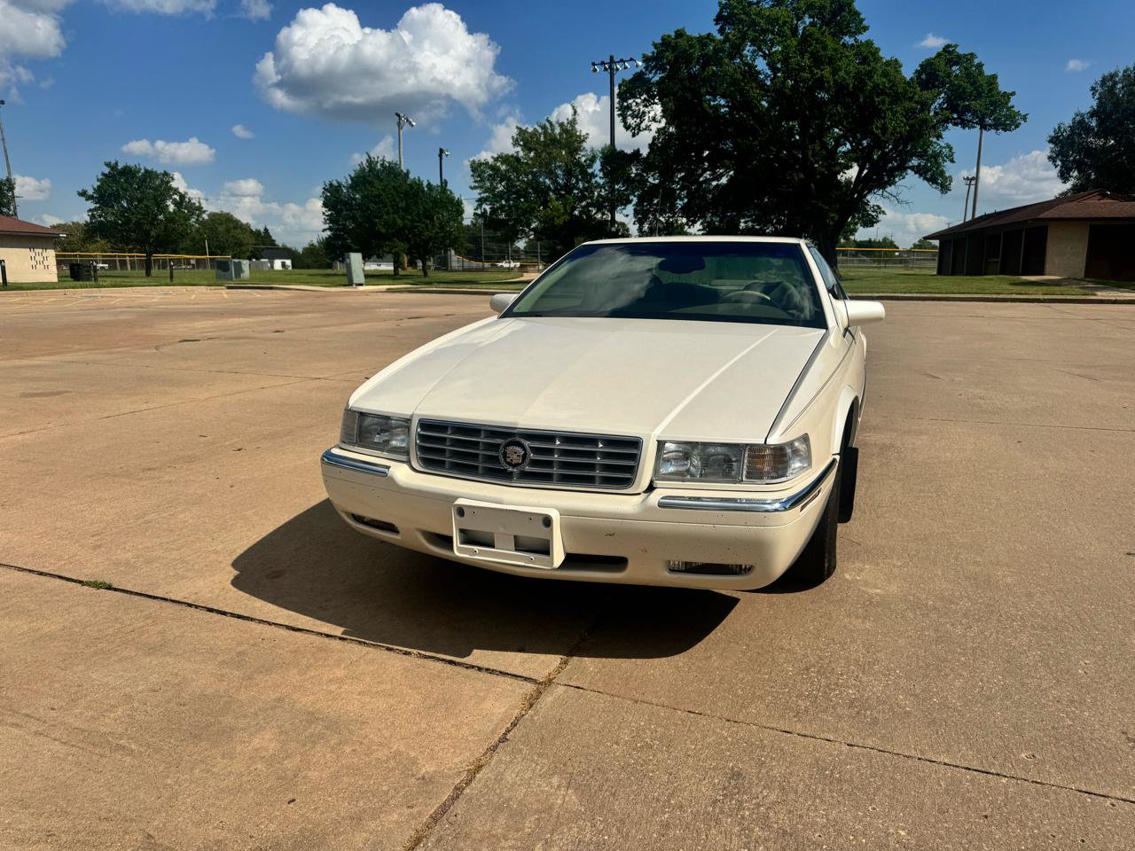 Used 2001 Cadillac Eldorado ESC w/ Comfort/Convenience Pkg FWD image 4