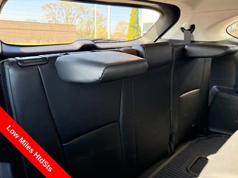 Used 2023 Toyota Highlander XLE AWD/4WD image 13