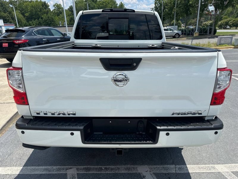 Used 2018 Nissan Titan PRO-4X w/ Pro-4x Convenience Package AWD/4WD image 5