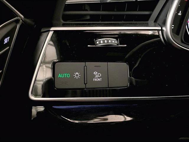 Used 2024 Audi Q8 Premium w/ Convenience Package AWD/4WD image 30