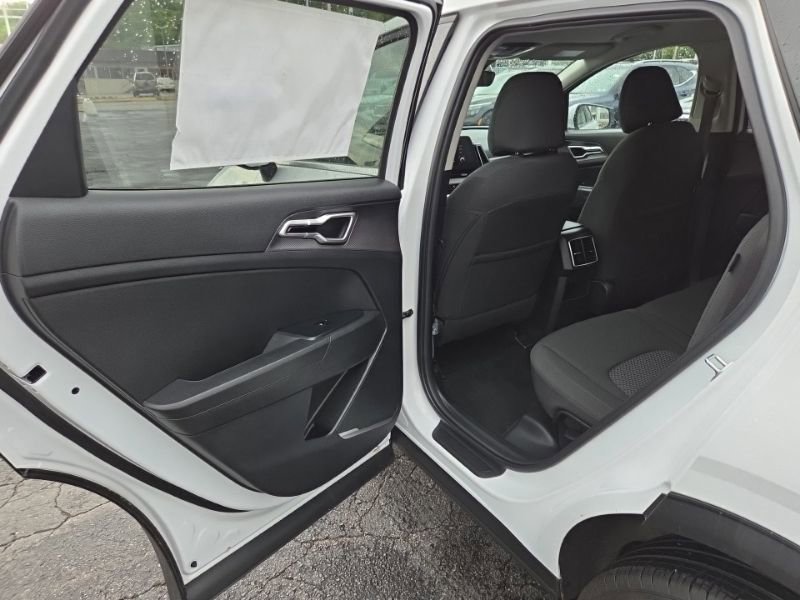 Used 2025 Kia Sportage LX AWD/4WD image 21