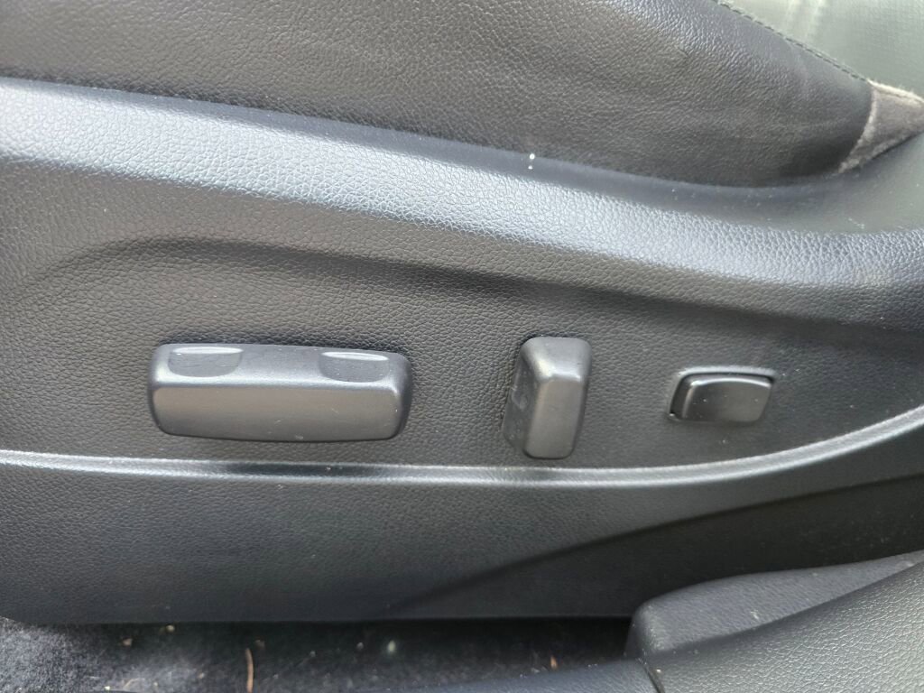 Used 2011 Kia Sportage SX w/ Premium Pkg w/Leather Seats image 25