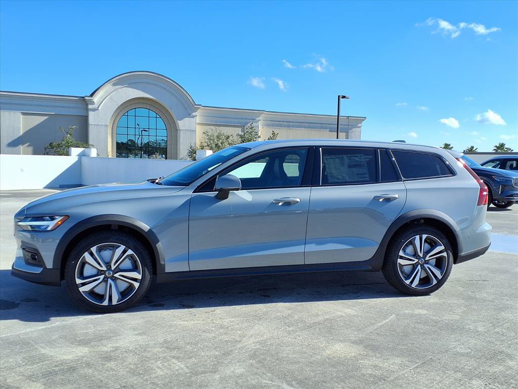 New 2026 Volvo V60 B5 Cross Country Plus w/ Protection Package Premier AWD/4WD image 4