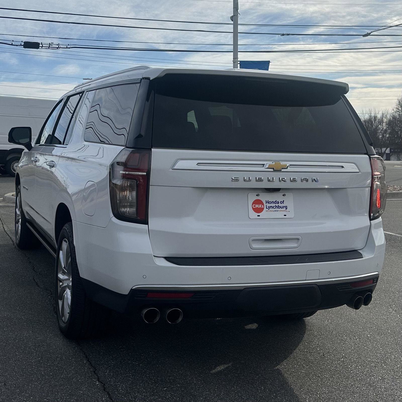 Used 2022 Chevrolet Suburban High Country image 3