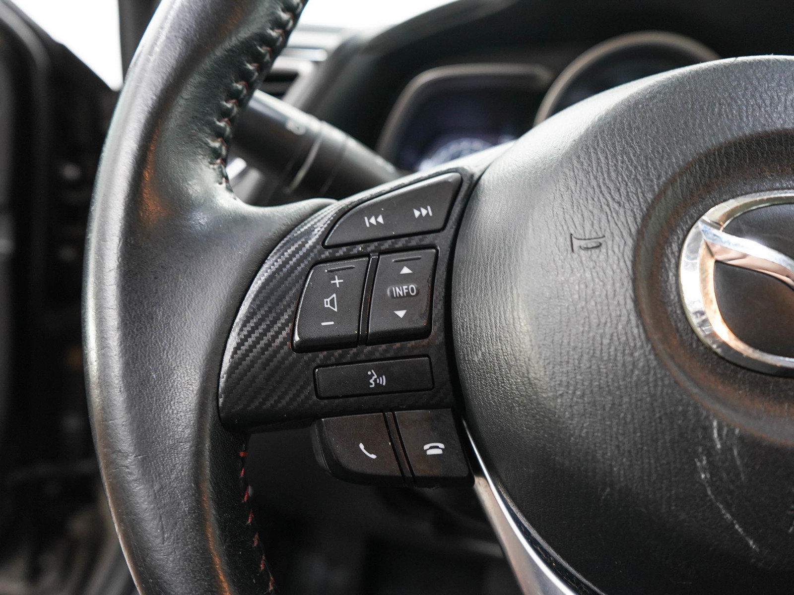 Used 2015 MAZDA MAZDA3 i Touring FWD image 23