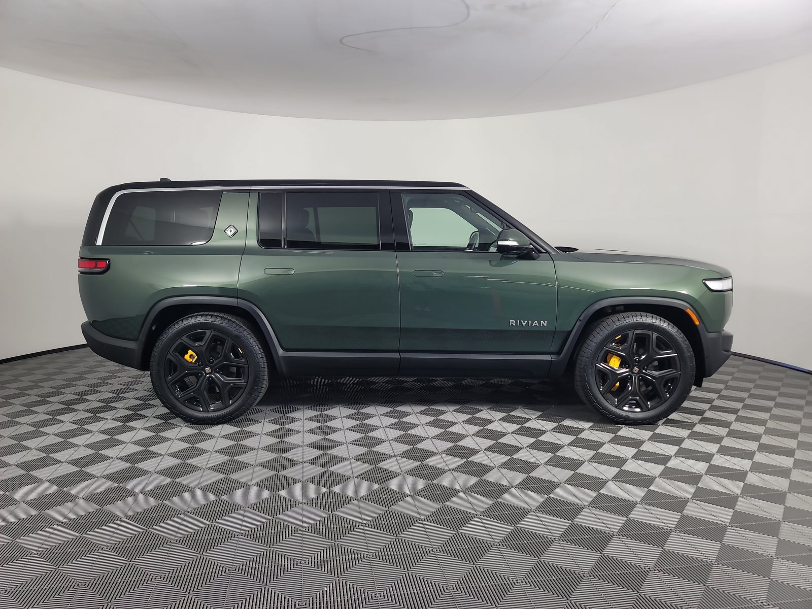Used 2022 Rivian R1S Launch Edition Quad AWD/4WD image 6