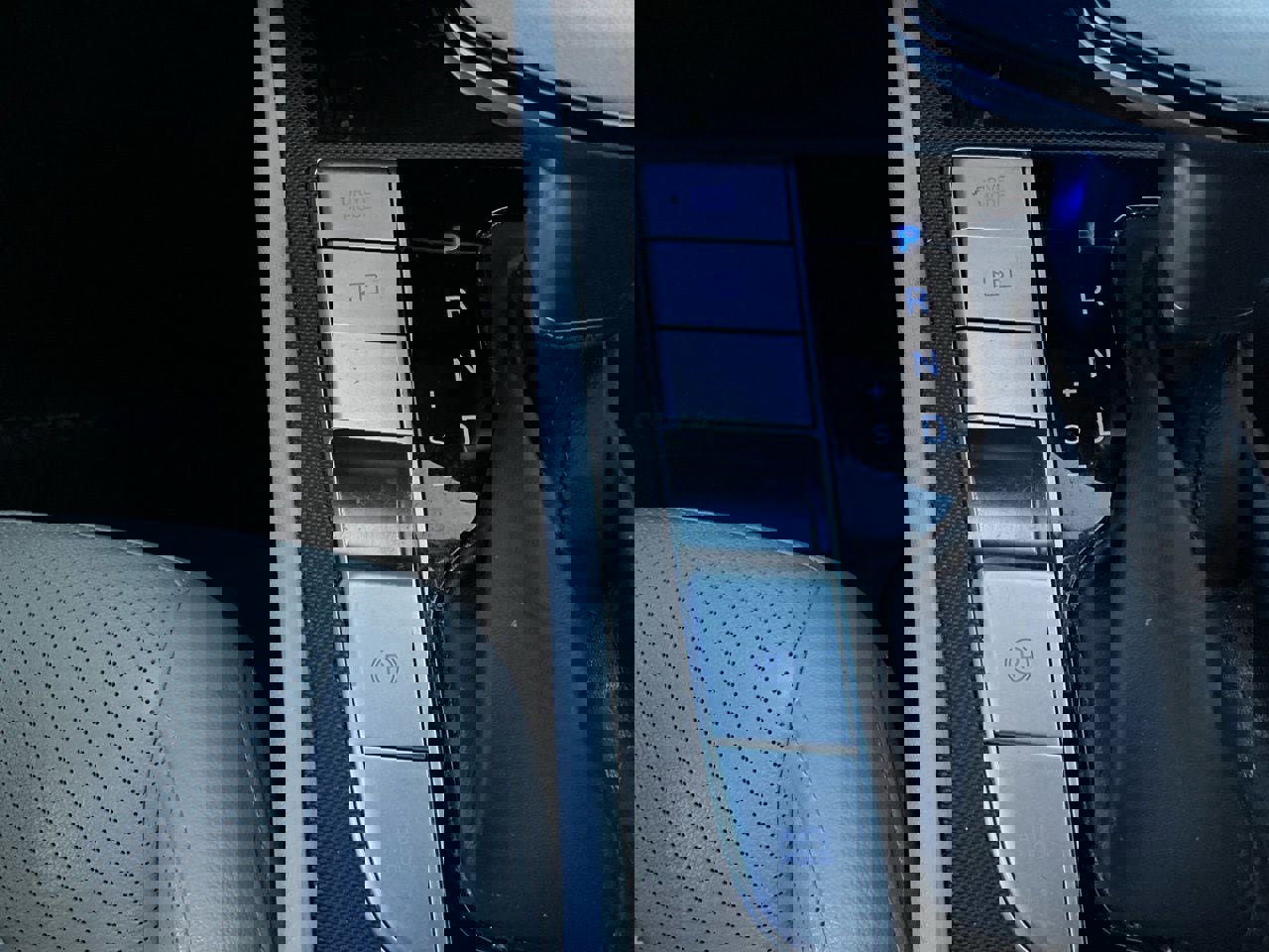 Used 2021 Hyundai Elantra Limited image 24