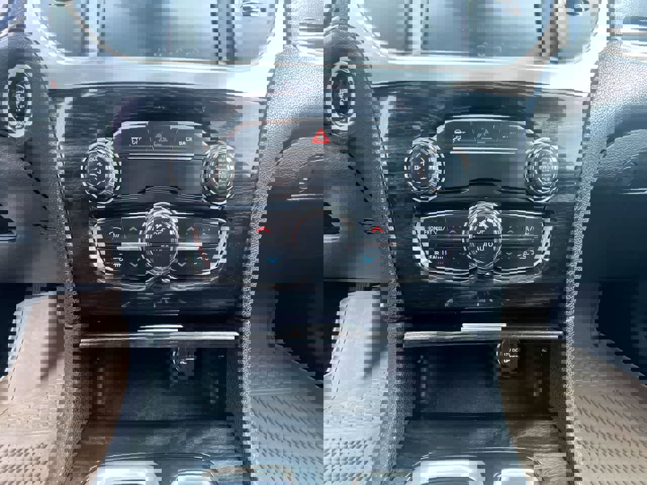 Used 2016 Chrysler 300 Limited w/ Driver Convenience Group image 19