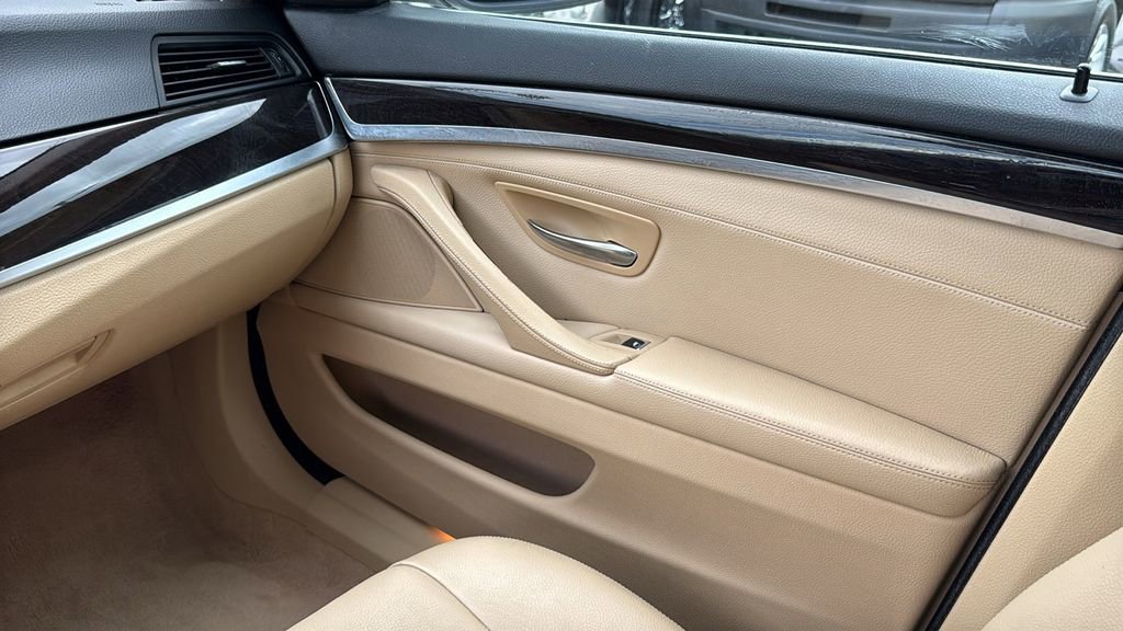 Used 2014 BMW 528i Sedan image 28