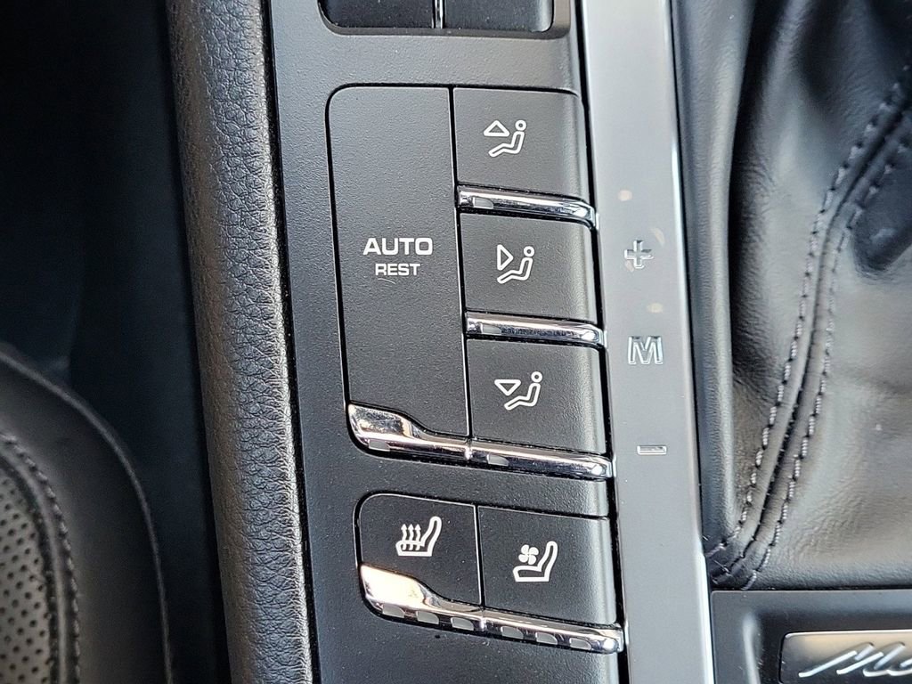 Used 2020 Porsche Macan Turbo image 28