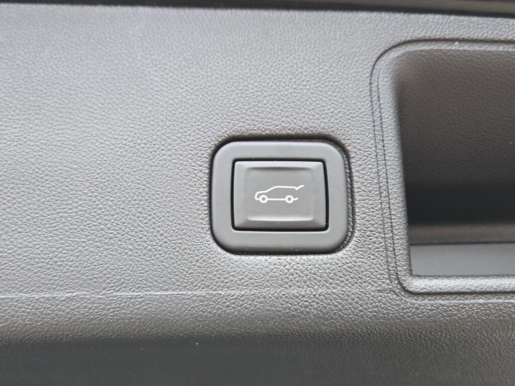 Used 2024 GMC Terrain Denali w/ Denali Premium Package image 15