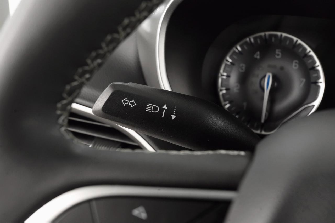 Used 2023 Chrysler Pacifica Touring-L image 17