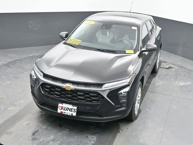 Used 2024 Chevrolet Trax LS image 32