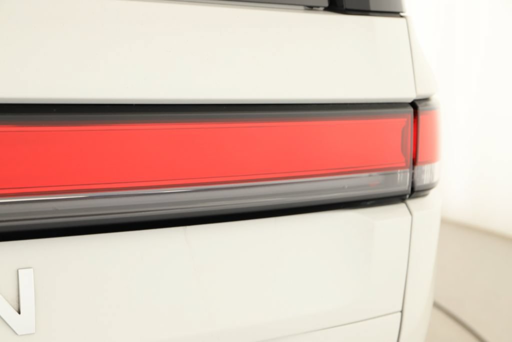 Used 2024 Rivian R1S Adventure AWD/4WD image 32