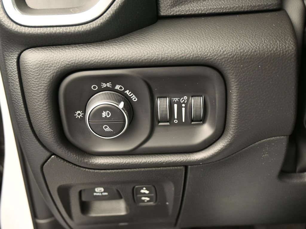 Used 2026 RAM 1500 Laramie w/ Night Edition AWD/4WD image 16