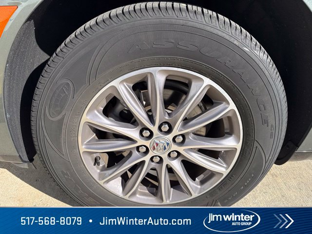Used 2023 Buick Enclave Essence AWD/4WD image 3