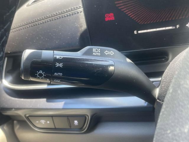 Used 2025 Kia Carnival FWD image 30