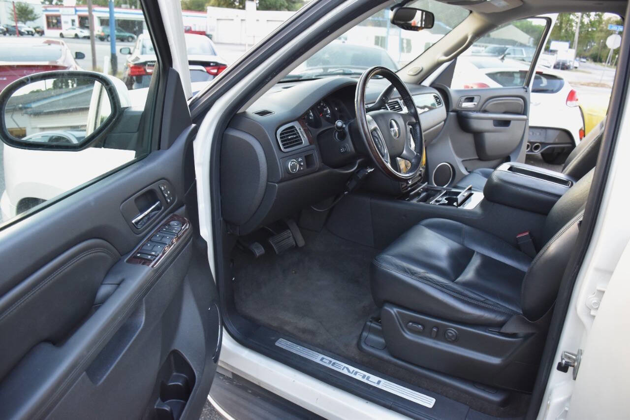 Used 2010 GMC Yukon Denali image 9
