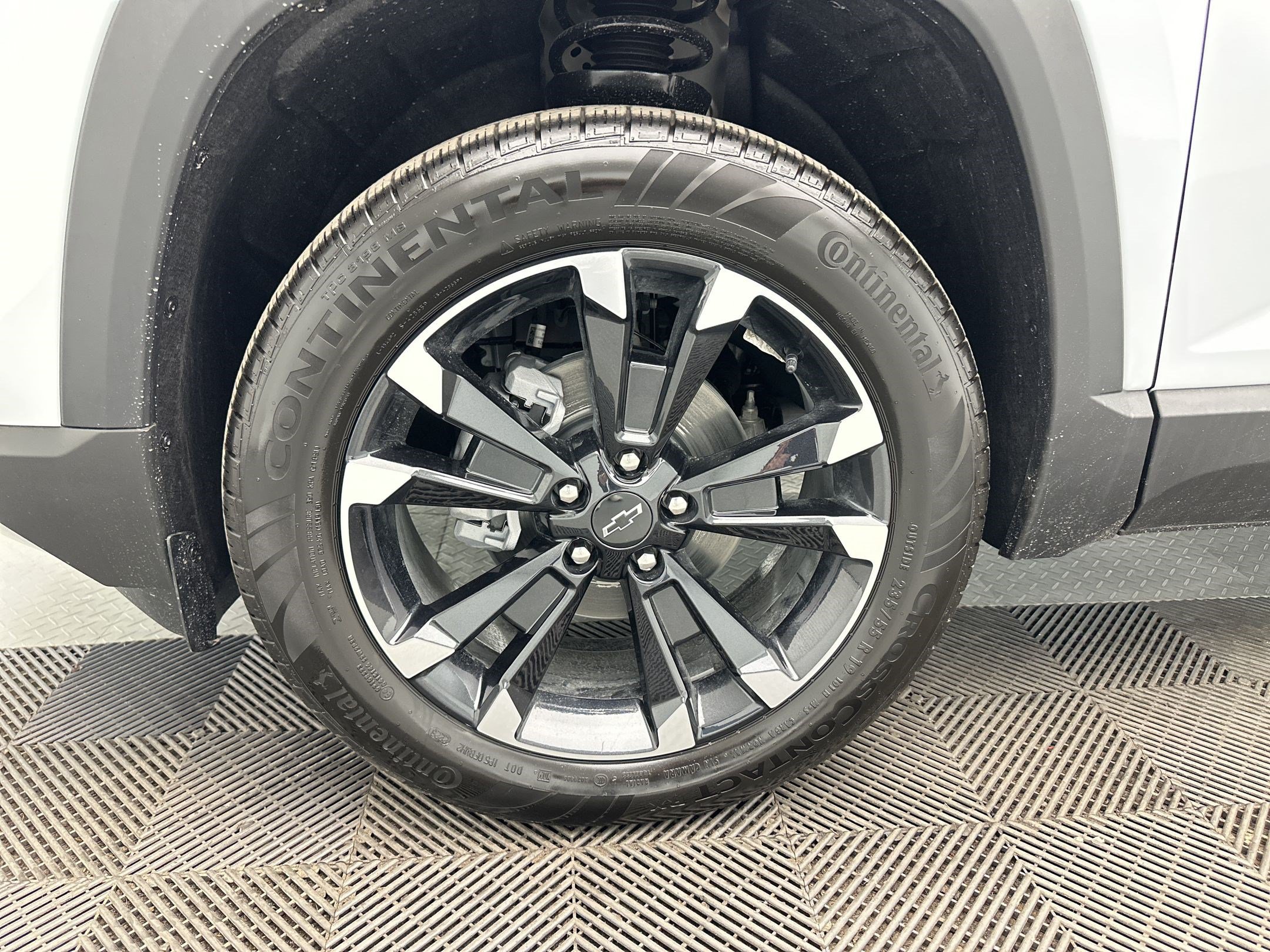 New 2027 Chevrolet Equinox RS w/ LPO, Floor Liner Package AWD/4WD image 12