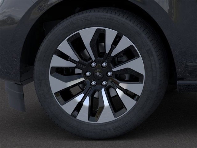 New 2025 Ford Expedition Platinum w/ Driver's Package image 19