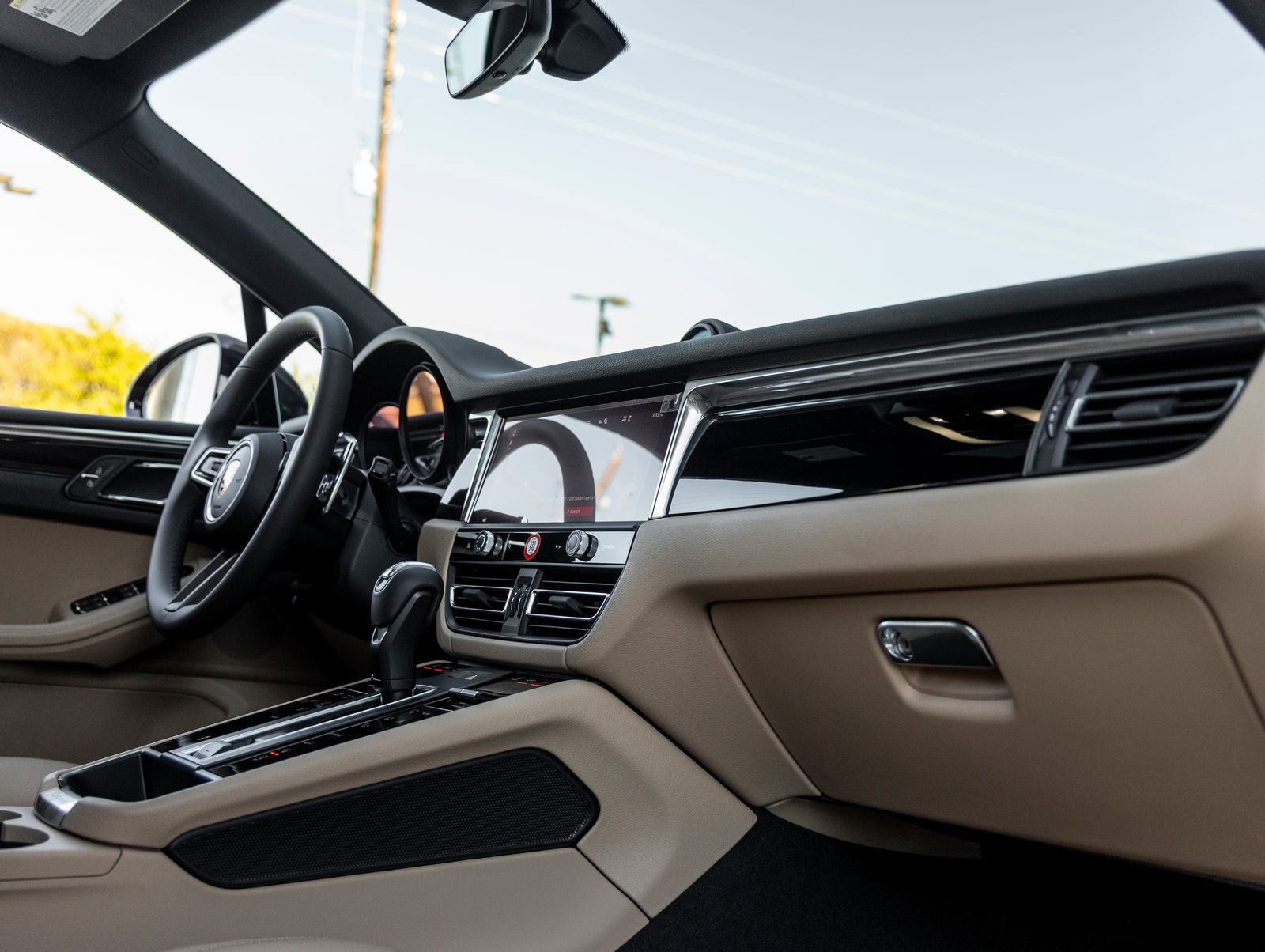 Certified 2026 Porsche Macan AWD/4WD image 47