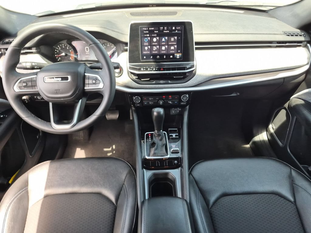 Used 2025 Jeep Compass Latitude w/ Sun & Sound Group AWD/4WD image 26