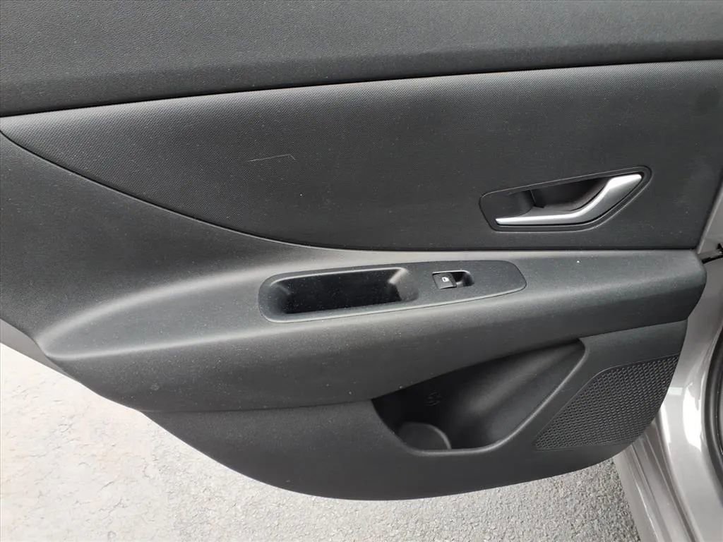 Used 2024 Hyundai Elantra SEL image 20