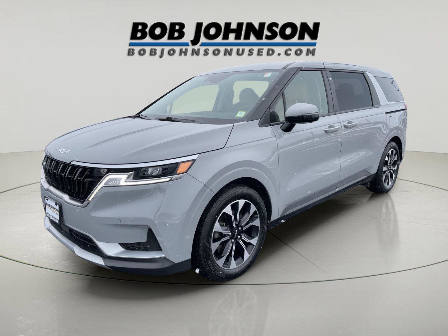 Used 2023 Kia Carnival EX image 3