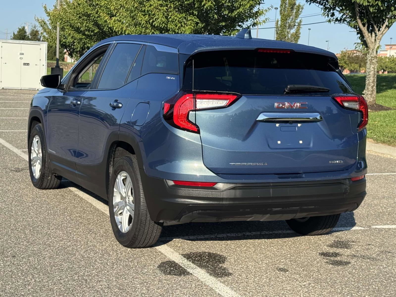 Used 2024 GMC Terrain SLE image 4
