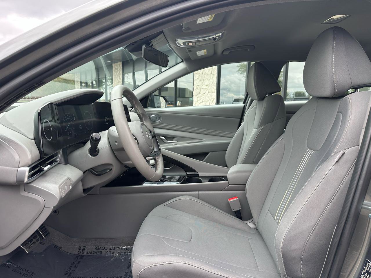 Used 2025 Hyundai Elantra SEL w/ Cargo Package FWD image 2
