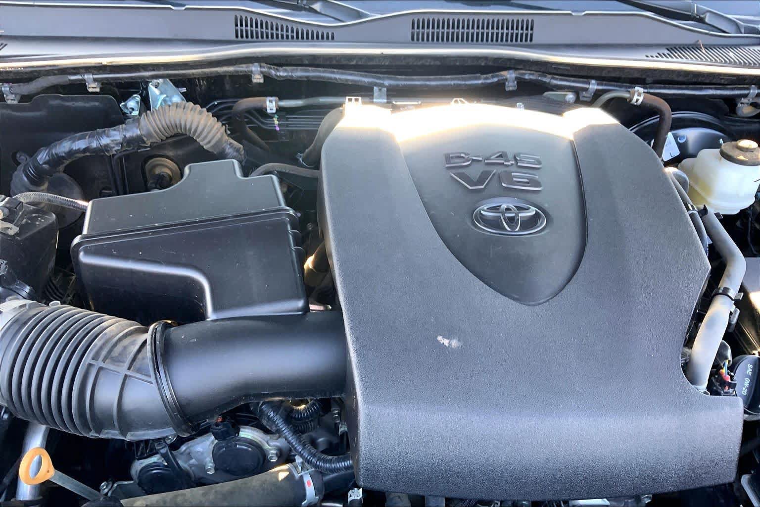 Used 2023 Toyota Tacoma SR AWD/4WD image 32