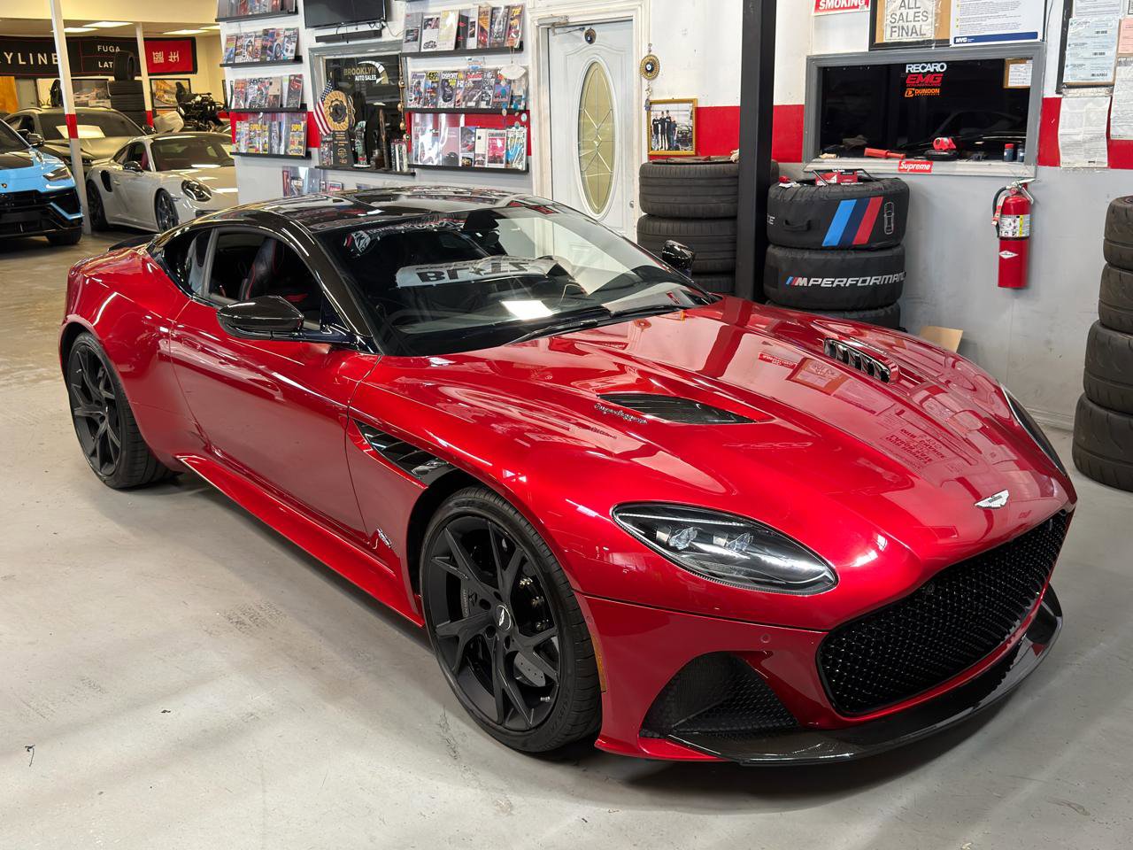 Used 2019 Aston Martin DBS Superleggera RWD image 3