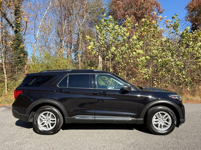 Used 2025 Ford Explorer Active image 5
