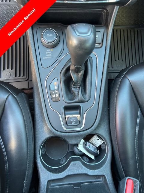 Used 2019 Jeep Cherokee Latitude Plus w/ Comfort/Convenience Group image 14