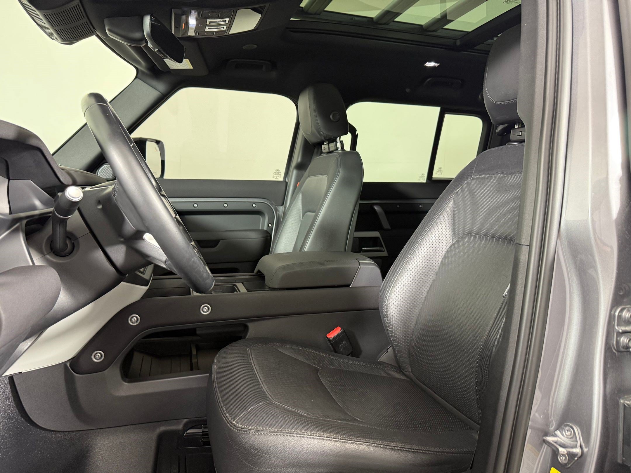 Certified 2023 Land Rover Defender 110 X-Dynamic SE AWD/4WD image 5