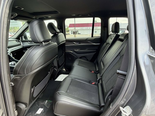 New 2026 Jeep Grand Cherokee Altitude AWD/4WD image 25