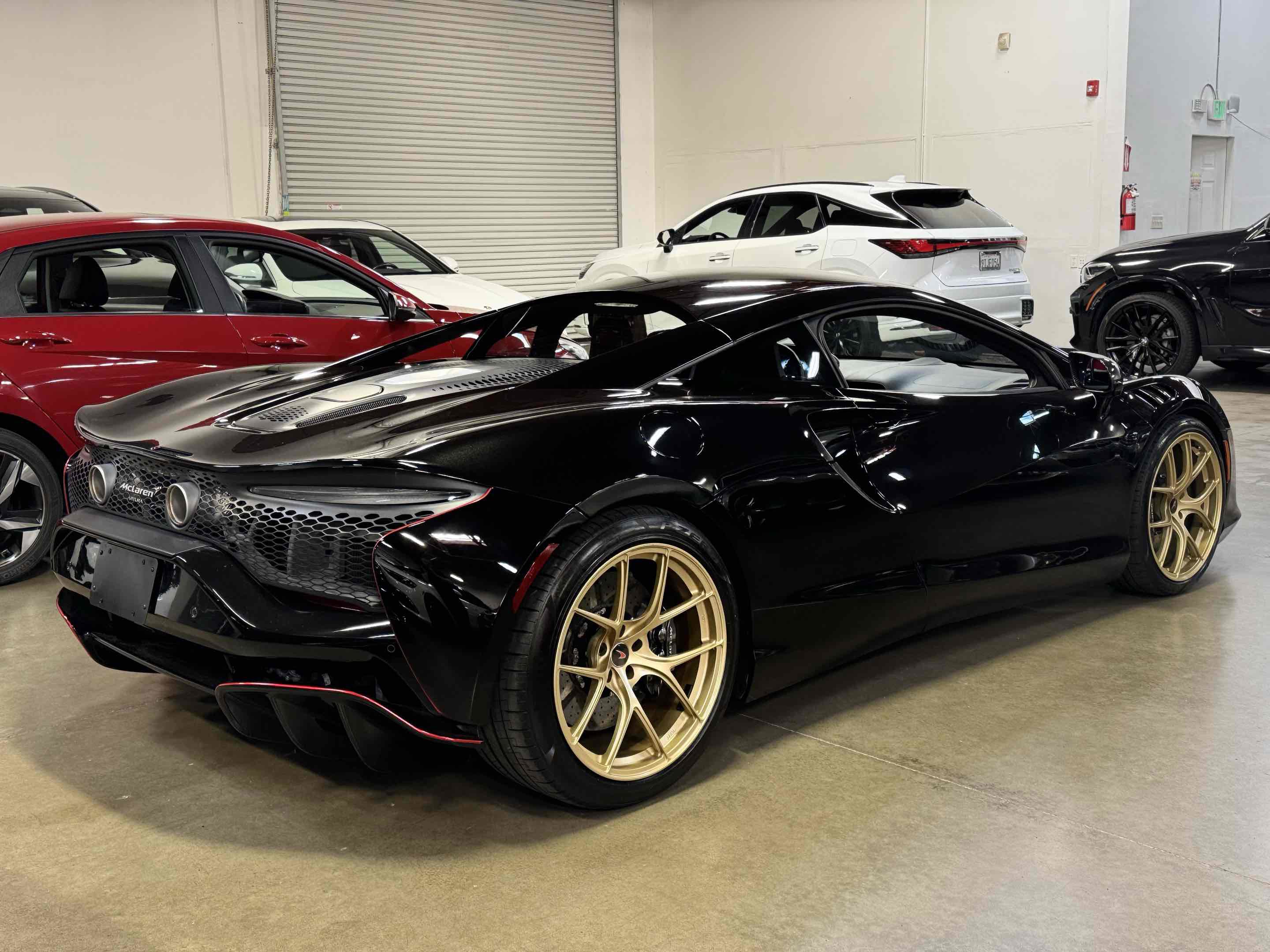 Used 2023 McLaren Artura image 11