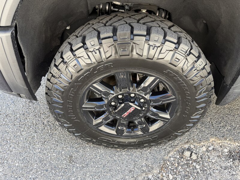 Used 2024 GMC Sierra 2500 AT4 w/ AT4 Preferred Package AWD/4WD image 15