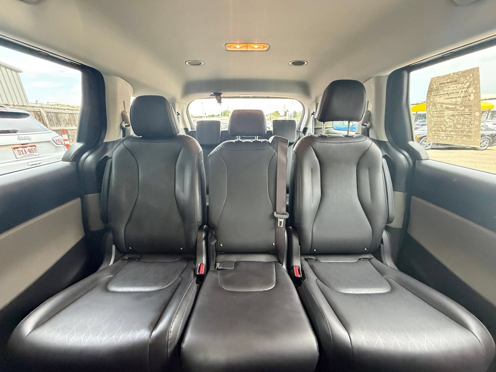 Used 2026 Kia Carnival FWD image 35