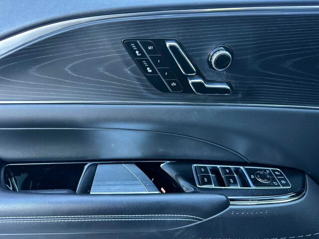 Used 2024 Cadillac Lyriq Luxury RWD image 11