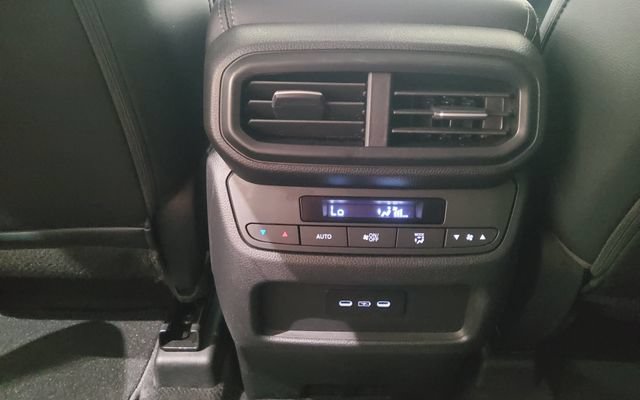 Certified 2025 Honda Pilot Touring image 21