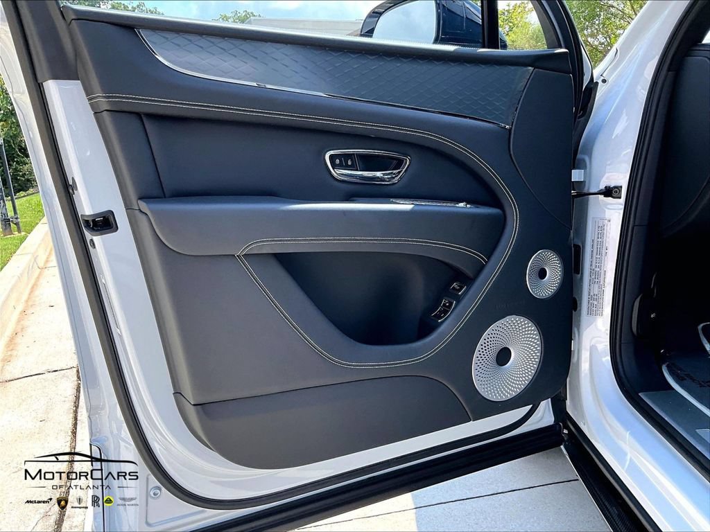 Used 2025 Bentley Bentayga AWD/4WD image 19