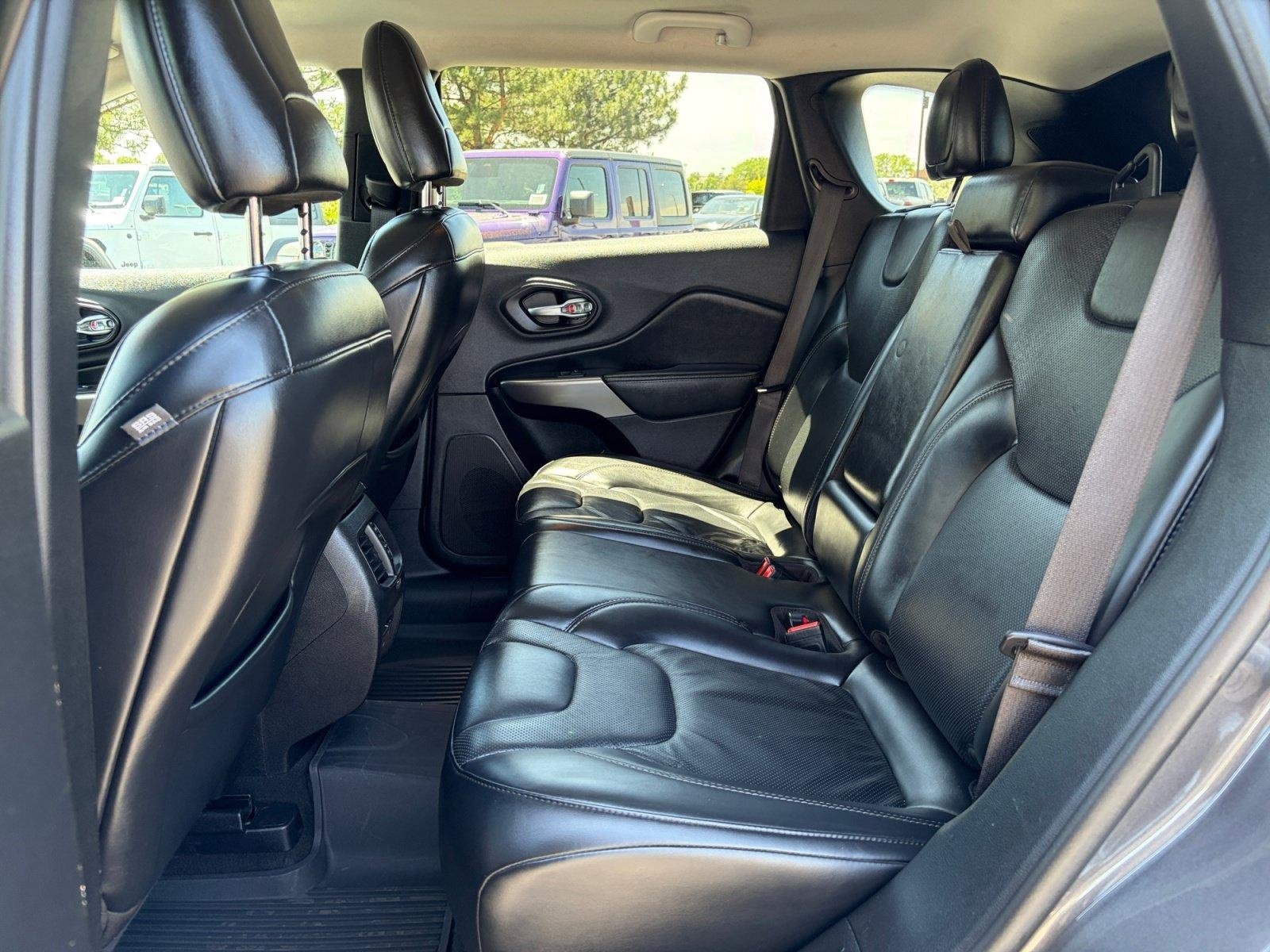 Used 2020 Jeep Cherokee Limited FWD image 18