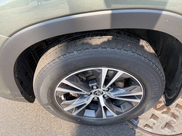 Used 2019 Toyota Highlander Plus AWD/4WD image 10