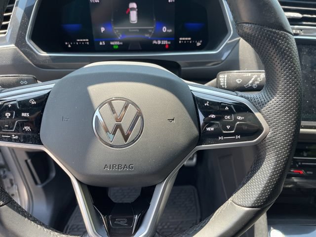 Used 2023 Volkswagen Tiguan SE R-Line FWD image 18
