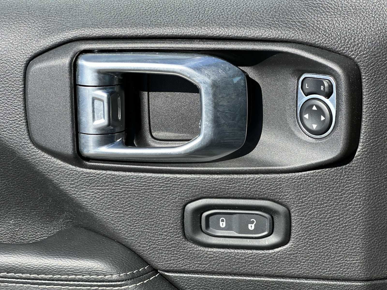 Used 2022 Jeep Gladiator Overland w/ Trailer Tow Package image 15