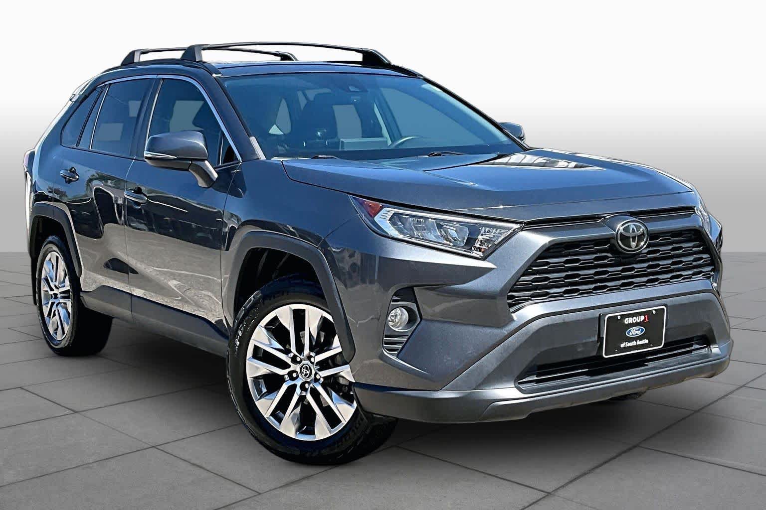 Used 2019 Toyota RAV4 XLE Premium FWD image 3