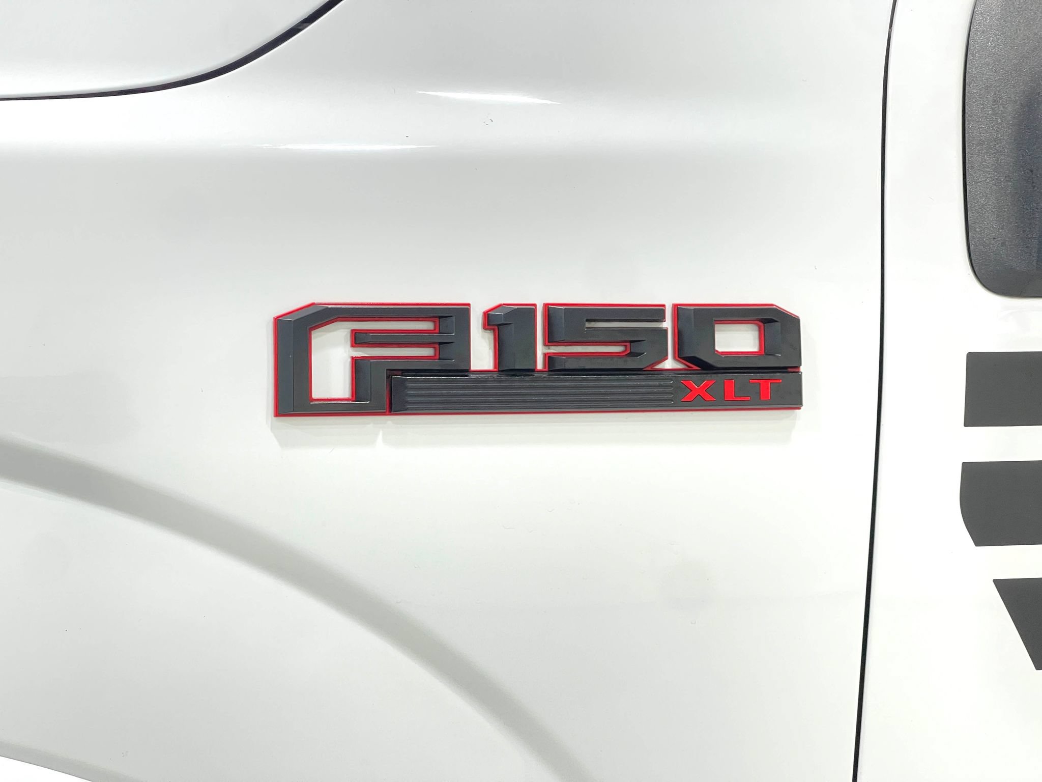 Used 2018 Ford F150 XLT w/ Equipment Group 302A Luxury AWD/4WD image 39