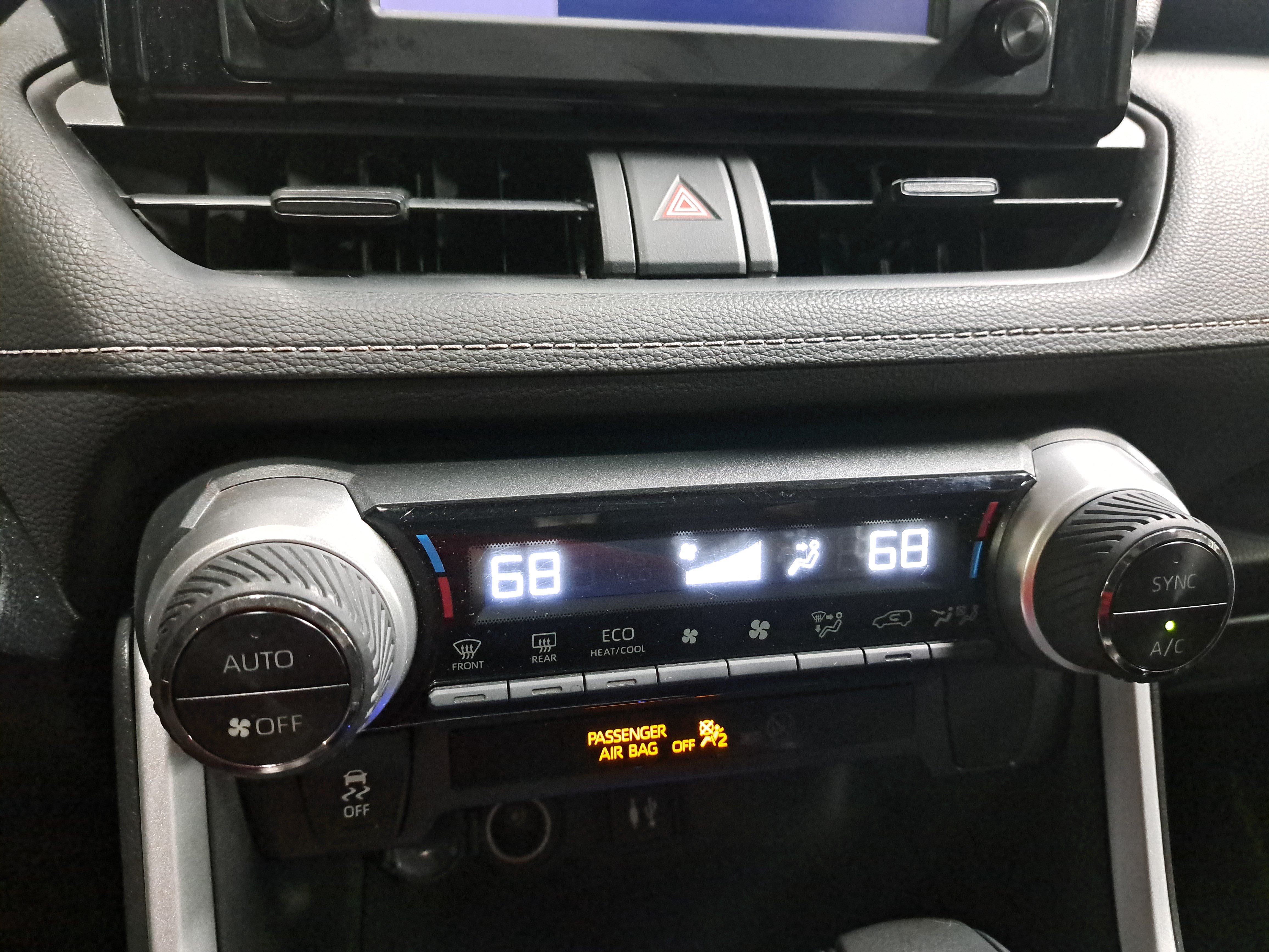 Used 2019 Toyota RAV4 XLE AWD/4WD image 21