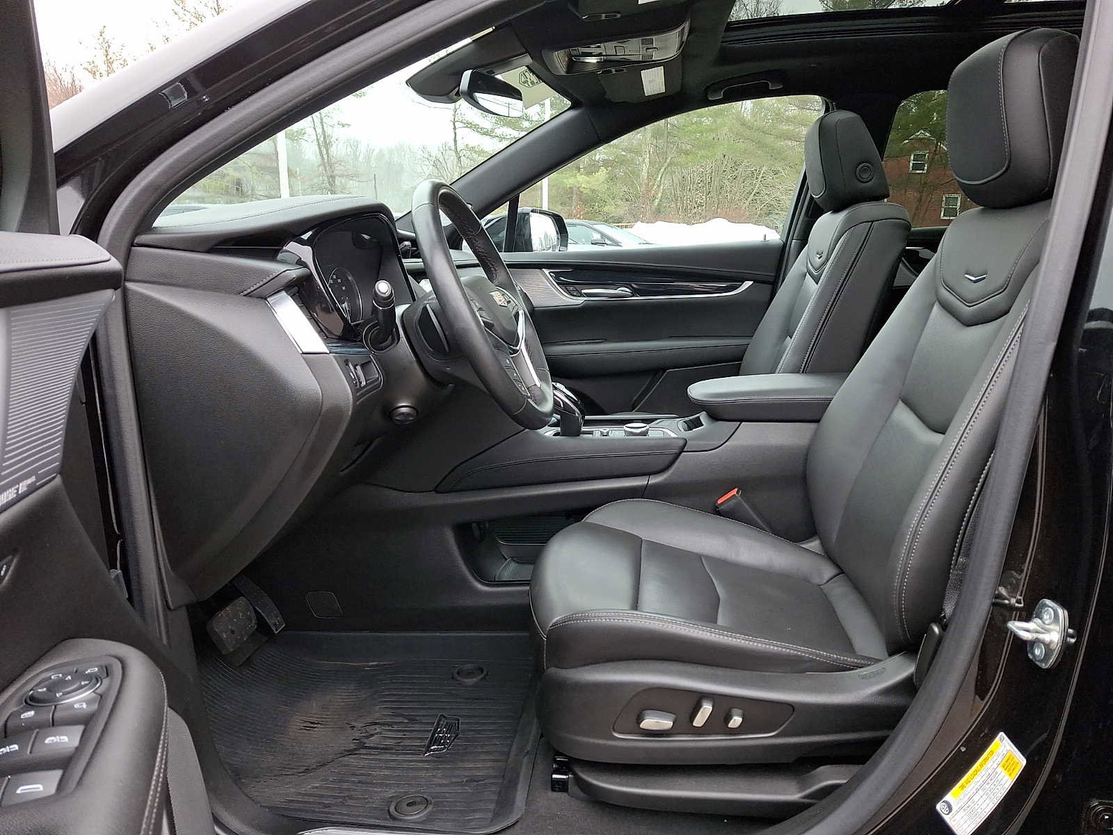 Certified 2024 Cadillac XT5 Premium Luxury w/ LPO, Floor Liner Package image 17